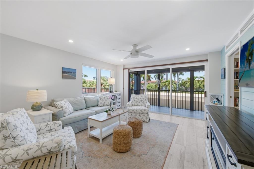Image 4: Living room