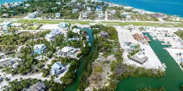 Image 4: Island View
