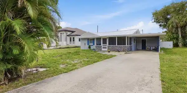 102 Crescent Lake DR