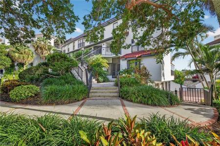 111 La Peninsula BLVD