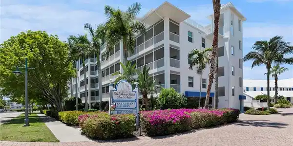 140 Palm ST