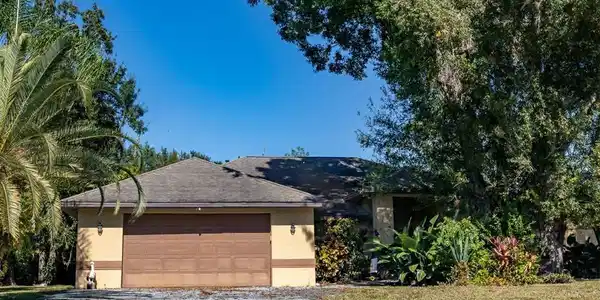 7841 Deni DR