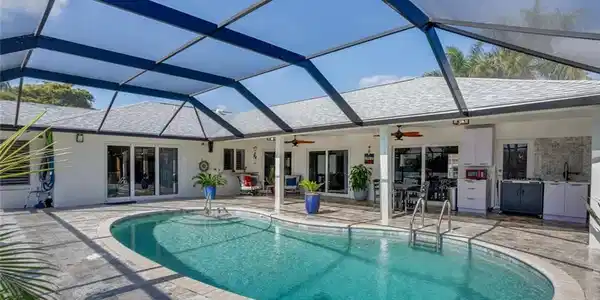Image 2: Saltwater pool!