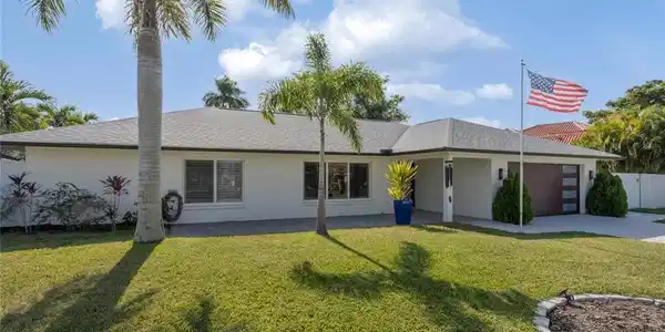 Image 4: Welcome to 1026 S Town and River Dr!