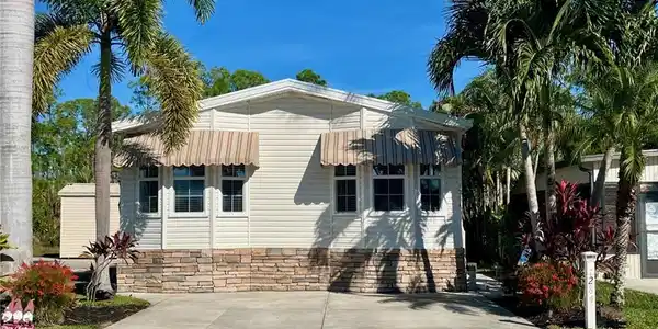 1284 Diamond Lake CIR