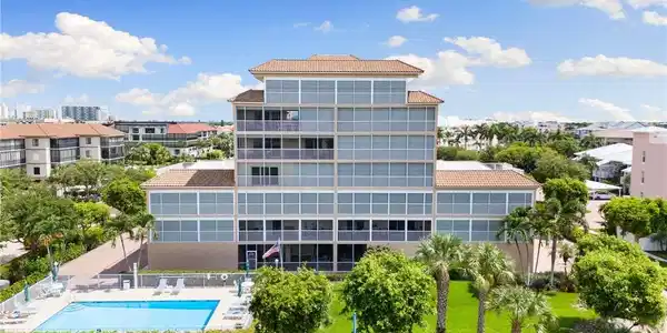 1001 S Collier BLVD