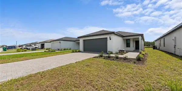 Image 2: Photos are of similar Daniel floorplan. Homes may vary.