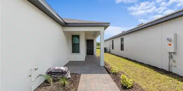 Image 3: Photos are of similar Daniel floorplan. Homes may vary.