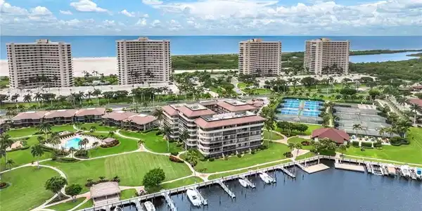 601 Seaview CT