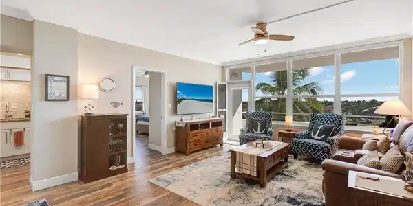 220 Seaview CT
