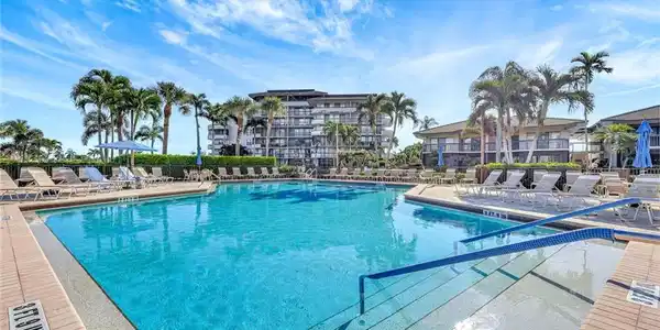 651 Seaview CT