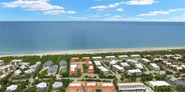 805 E Gulf DR