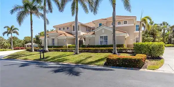 11029 Harbour Yacht CT