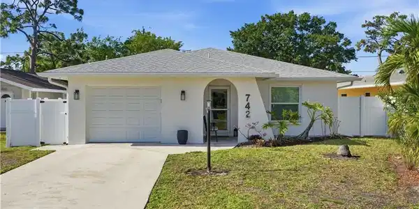 742 99th AVE N