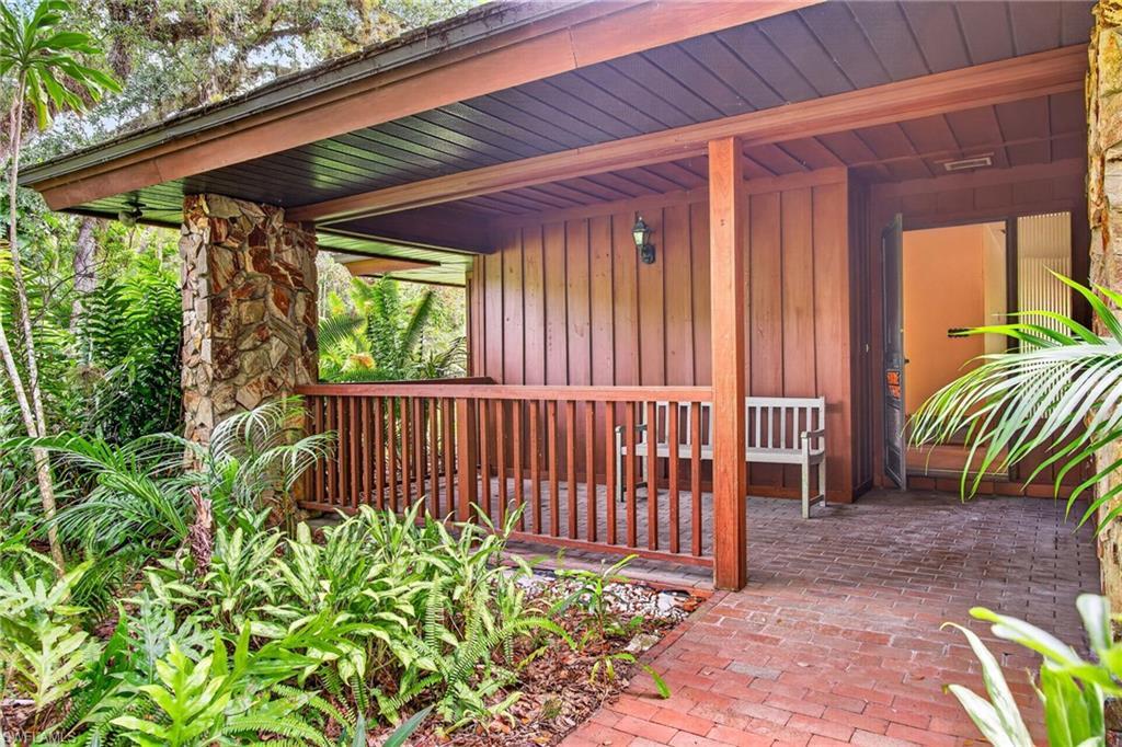 Image 4: Front porch with bench