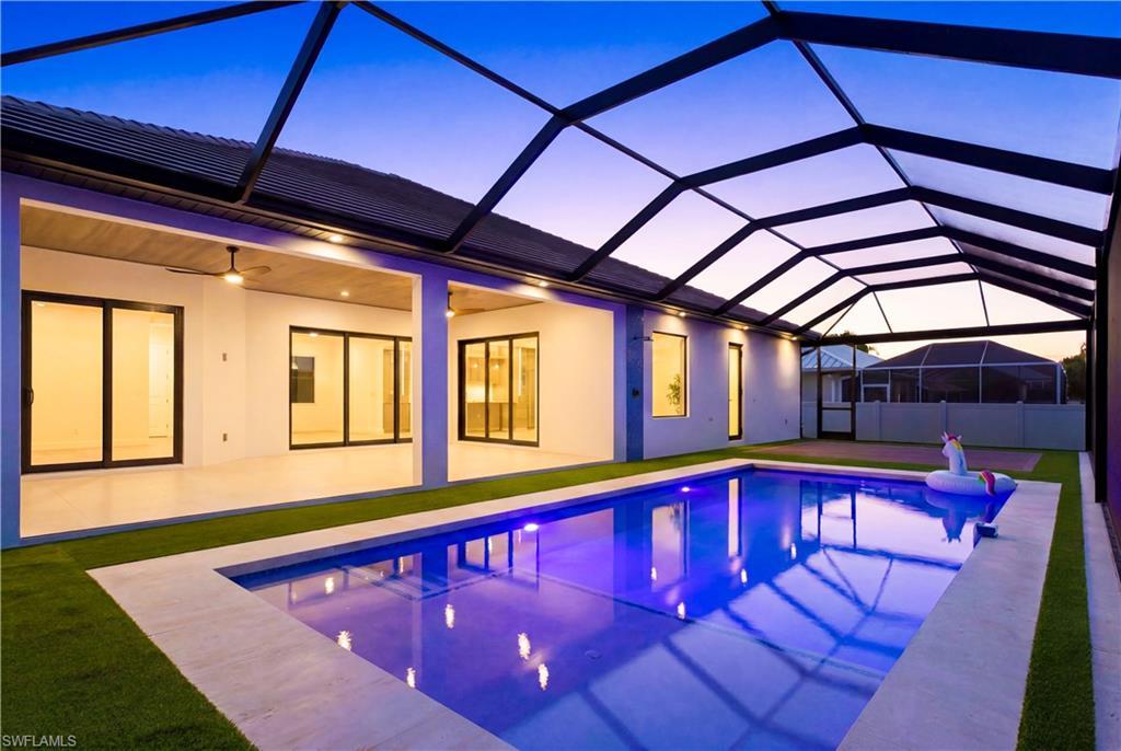 Image 4: MOVE-IN READY residence offers ideal combination of LOCATION, LUXURY & LIFESTYLE!