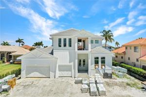 825 Swan