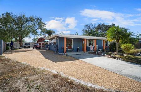 2114 E Gardenia CIR
