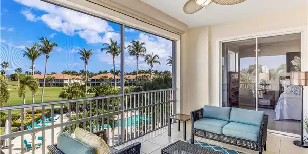 11090 Harbour Yacht CT
