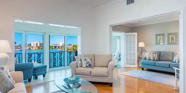 383 Harbour DR