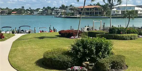 3200 Gulf Shore BLVD N