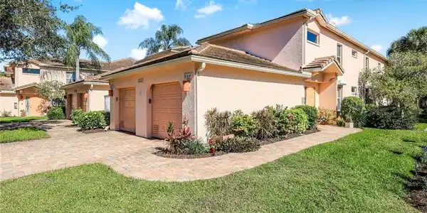 524 Lake Louise CIR
