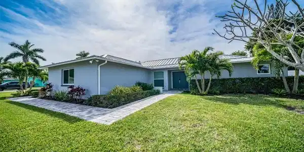 635 W Valley DR
