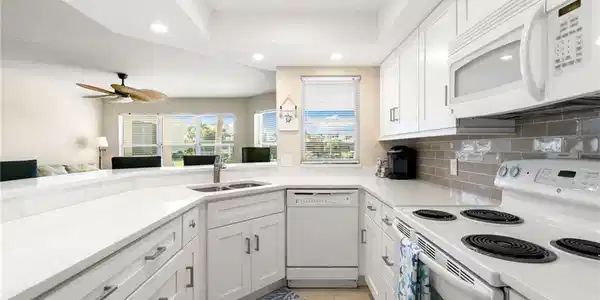 900 Collier CT