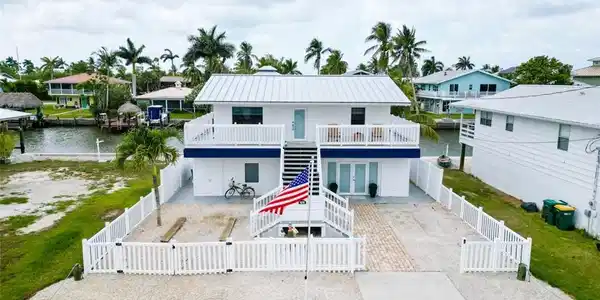 576 Coconut AVE