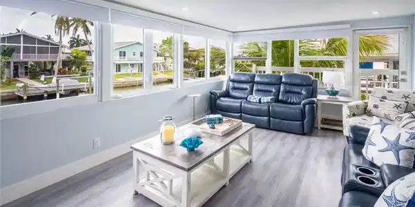 Image 2: View of sunroom / solarium
