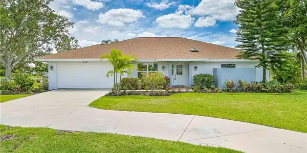 28211 Winthrop CIR