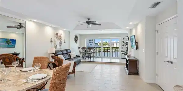 9103 Vanderbilt DR