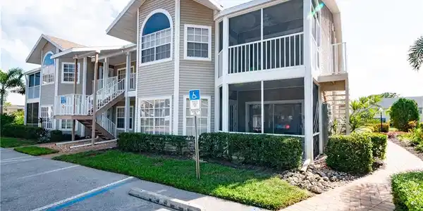 4131 Gunnison CT