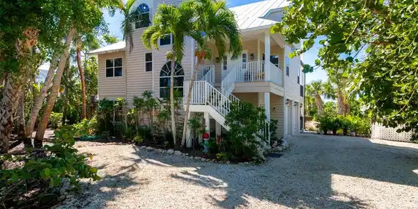 5298 Umbrella Pool RD