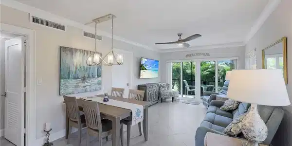 28 Manor TER