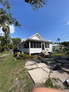 3359 E Riverside DR