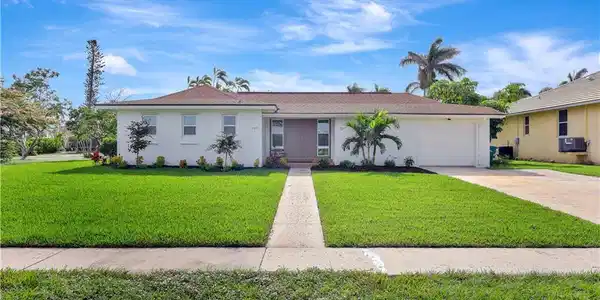 1207 Sunbird AVE