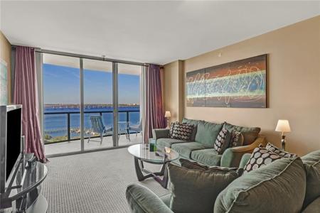 3000 Oasis Grand BLVD