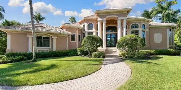 27240 Lakeway CT