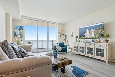 3000 Oasis Grand BLVD