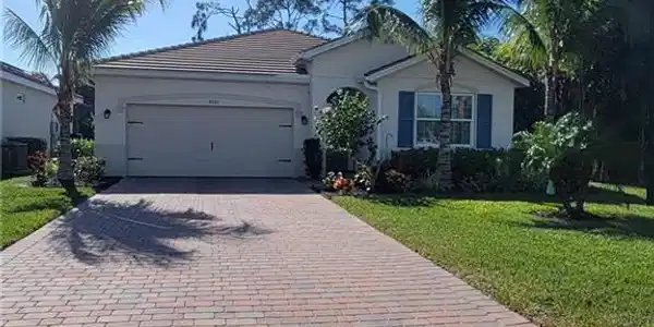 8081 Venetian Pointe DR