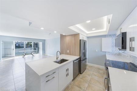 300 Park Shore DR