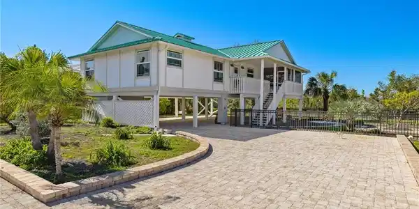 657 Rabbit RD