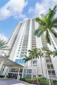 3000 Oasis Grand BLVD