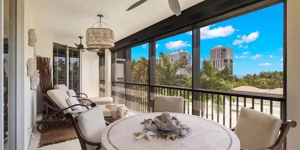 8720 Bay Colony DR