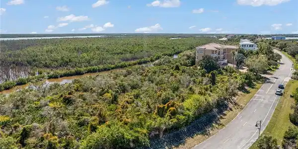 1060 Blue Hill Creek DR