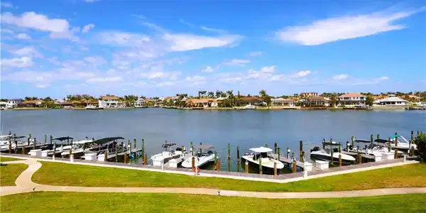 651 Seaview CT