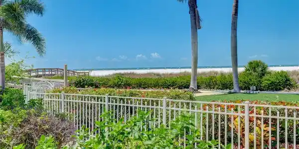240 Seaview CT