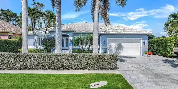316 Colonial AVE