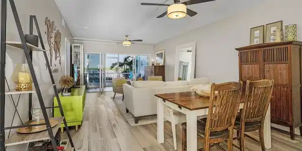 13105 Vanderbilt DR